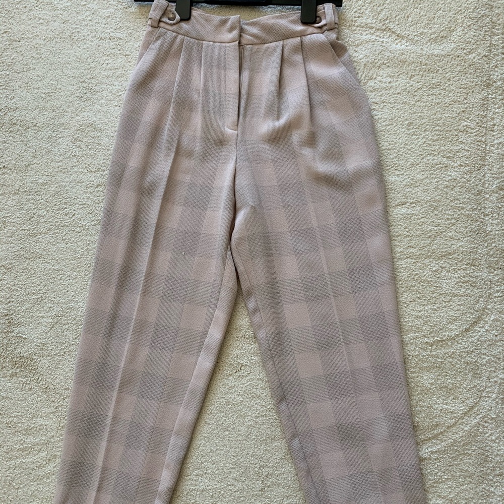 High-wasted dart crop pants